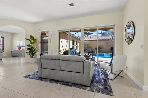 814 Sw Saint Julien Court Port Saint Lucie FL 34986