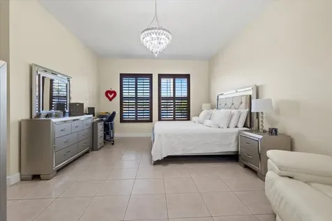 814 Sw Saint Julien Court Port Saint Lucie FL 34986