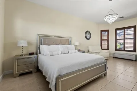 814 Sw Saint Julien Court Port Saint Lucie FL 34986