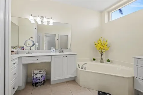 814 Sw Saint Julien Court Port Saint Lucie FL 34986