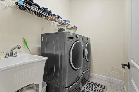 814 Sw Saint Julien Court Port Saint Lucie FL 34986