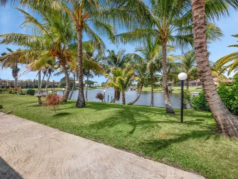 1423 Riverside Circle Wellington FL 33414