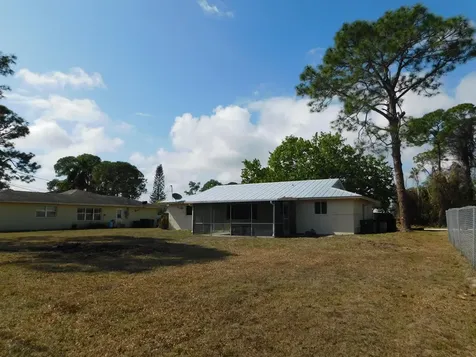 625 Ne Larkspur Lane Port Saint Lucie FL 34983