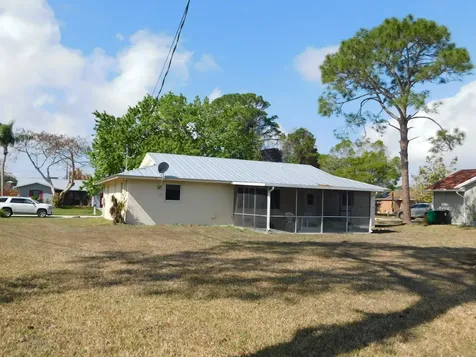 625 Ne Larkspur Lane Port Saint Lucie FL 34983