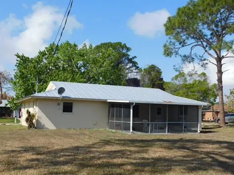 625 Ne Larkspur Lane Port Saint Lucie FL 34983