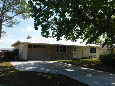 625 Ne Larkspur Lane Port Saint Lucie FL 34983