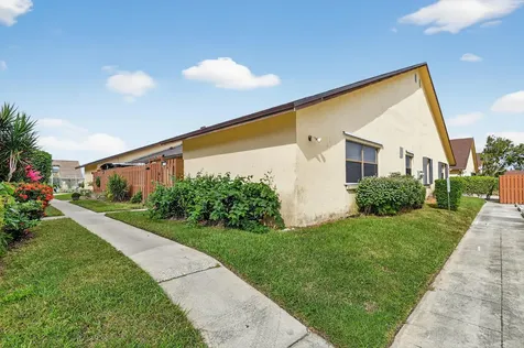 484 Springdale Circle Palm Springs FL 33461