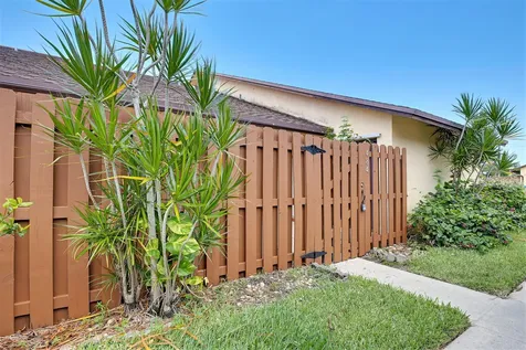 484 Springdale Circle Palm Springs FL 33461