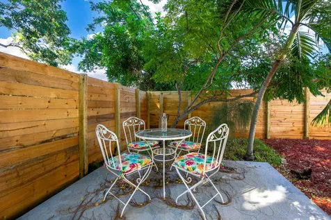 609 S Arnold Avenue Lantana FL 33462