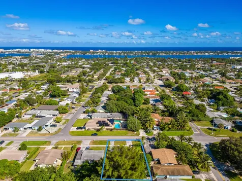 609 S Arnold Avenue Lantana FL 33462