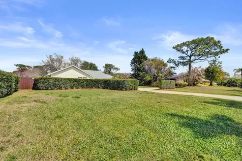 901 Ne Town Terrace Jensen Beach FL 34957