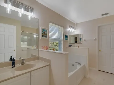 431 W Temple Court Vero Beach FL 32968