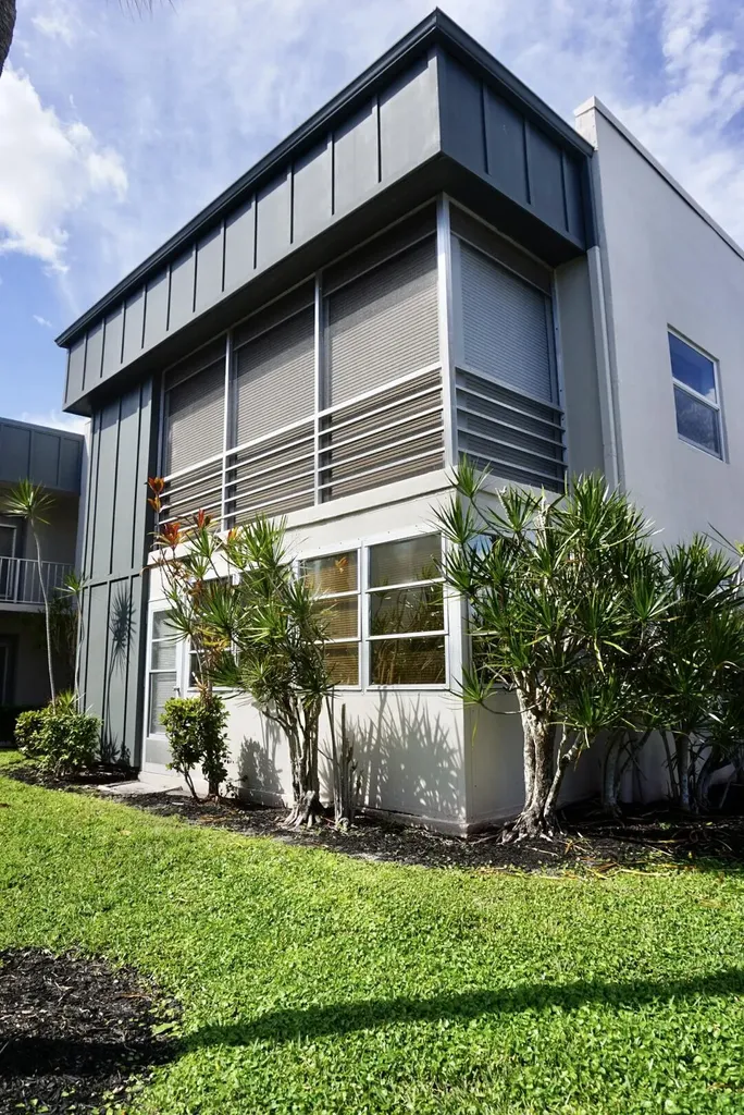 307 Burgundy Delray Beach FL 33484