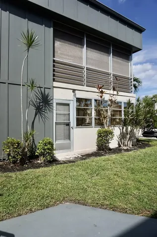 307 Burgundy Delray Beach FL 33484
