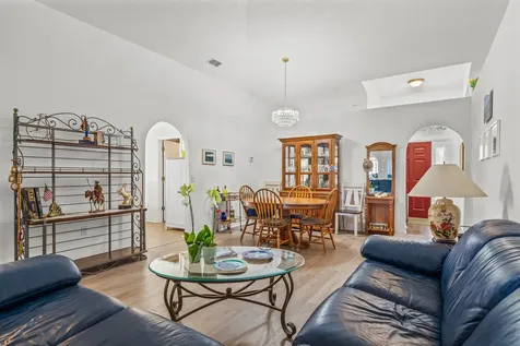 2574 12th Square Vero Beach FL 32968