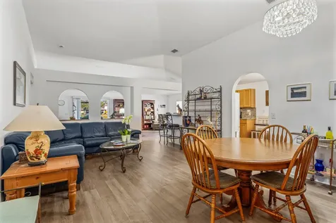 2574 12th Square Vero Beach FL 32968