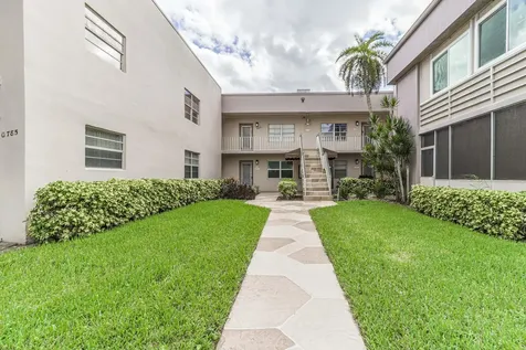 809 Flanders Q Delray Beach FL 33484
