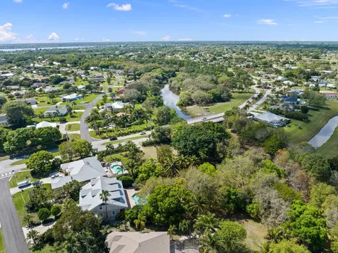 1993 Se Giffen Avenue Port Saint Lucie FL 34952