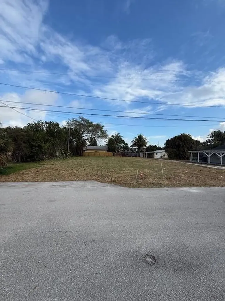 4583 Diekhans Road West Palm Beach FL 33417