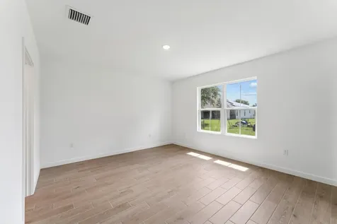 879 Sw Mccoy Avenue Port Saint Lucie FL 34953