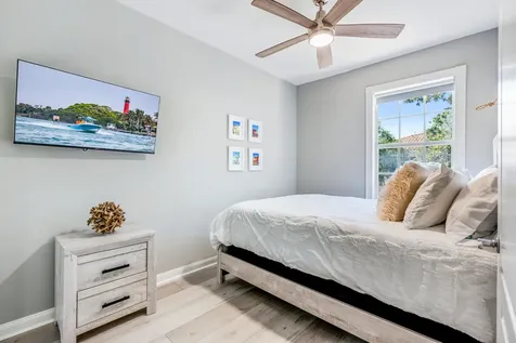 17 Oakleaf Court Tequesta FL 33469