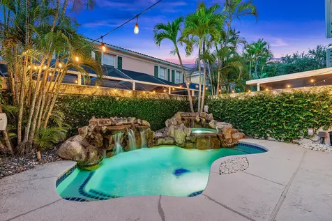 17 Oakleaf Court Tequesta FL 33469