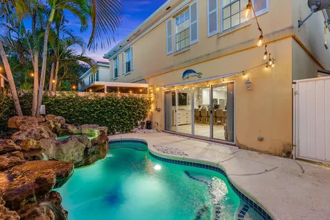 17 Oakleaf Court Tequesta FL 33469