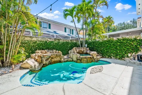 17 Oakleaf Court Tequesta FL 33469