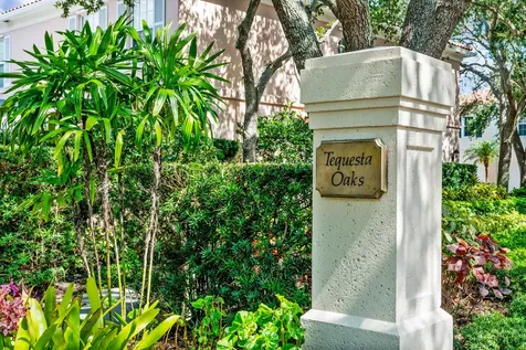 17 Oakleaf Court Tequesta FL 33469