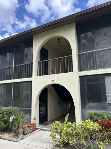 304 Knotty Pine Circle Greenacres FL 33463