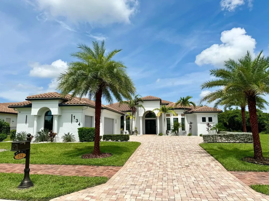 134 SE Fiore Bello Port Saint Lucie FL 34984