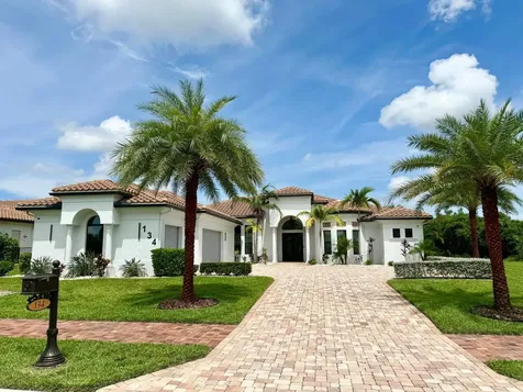 134 SE Fiore Bello Port Saint Lucie FL 34984