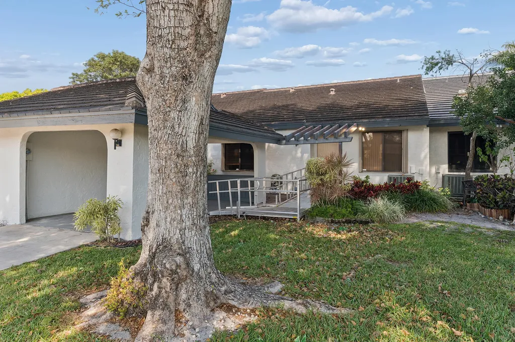 10197 Kinswood Road Boynton Beach FL 33437