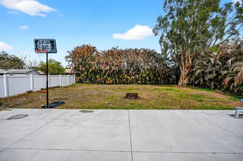 2289 Se Carnation Avenue Port Saint Lucie FL 34952