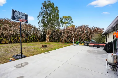 2289 Se Carnation Avenue Port Saint Lucie FL 34952
