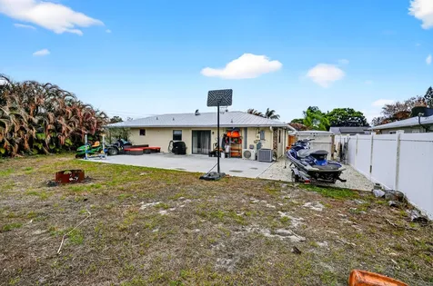 2289 Se Carnation Avenue Port Saint Lucie FL 34952