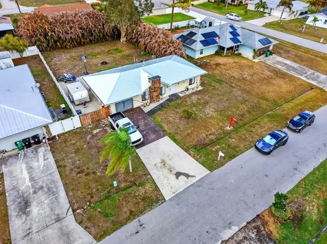 2289 Se Carnation Avenue Port Saint Lucie FL 34952
