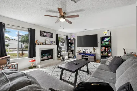 2289 Se Carnation Avenue Port Saint Lucie FL 34952