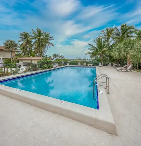 720 N Dixie Highway Lantana FL 33462