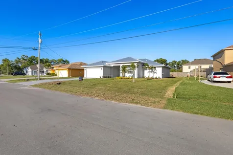5271 Nw Mayfield Lane Port Saint Lucie FL 34983