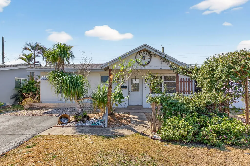 4561 Nw 16th Avenue Tamarac FL 33309