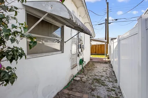 4561 Nw 16th Avenue Tamarac FL 33309