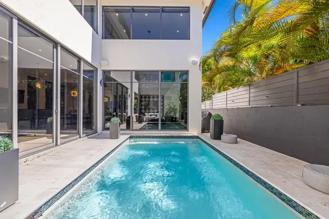 549 Ne 10th Avenue Fort Lauderdale FL 33301