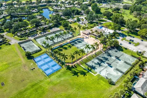 2800 Twin Oaks Way Wellington FL 33414