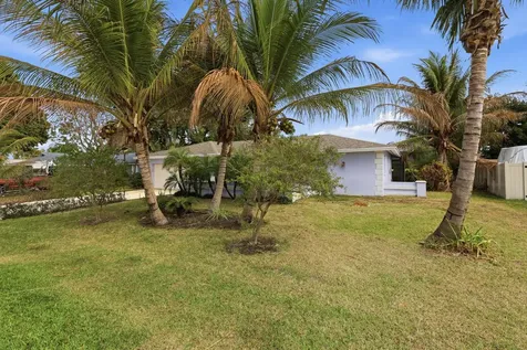 9696 Honeysuckle Avenue Palm Beach Gardens FL 33410