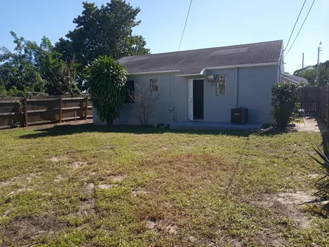 522 W 3rd Street Riviera Beach FL 33404