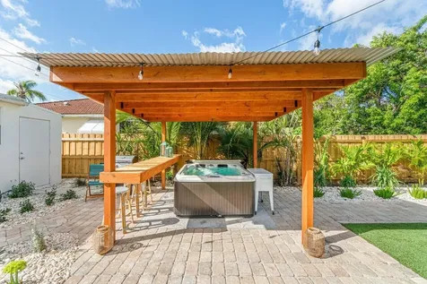 423 W Ocean Avenue Lantana FL 33462