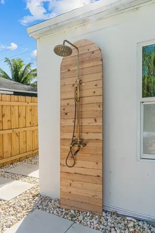 423 W Ocean Avenue Lantana FL 33462