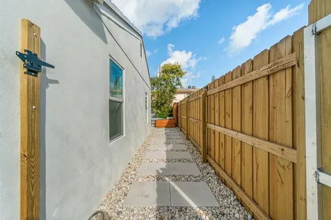 423 W Ocean Avenue Lantana FL 33462