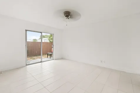 5816 S Bond Drive West Palm Beach FL 33415